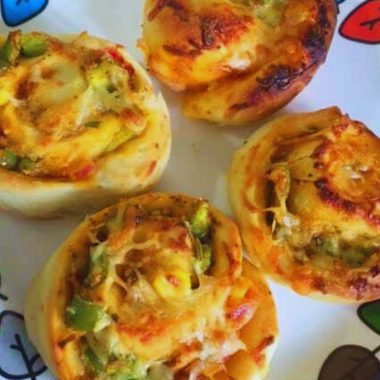 Pizza pinwheels are customizable, cheesy spirals of dough—perfect as a fun, saucy appetizer, snack, or lunchbox treat.